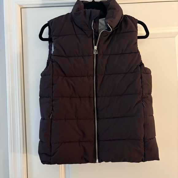 GAP Women’s Chocolate Brown Puffer Vest - Picture 2 of 10